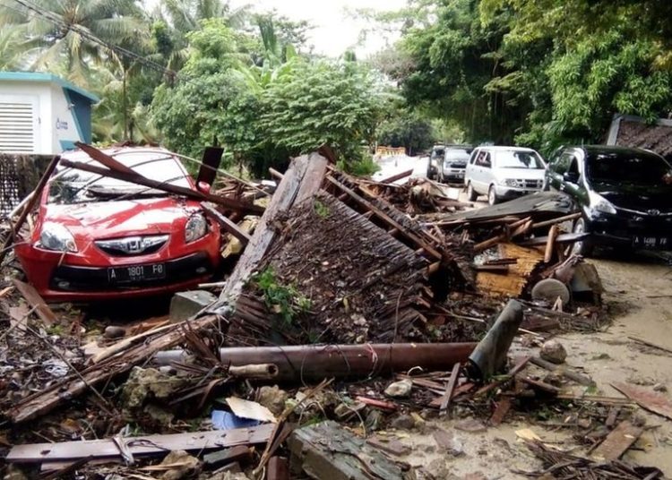 Aumenta número de víctimas por tsunami en Indonesia: 222 muertos y más de 800 heridos