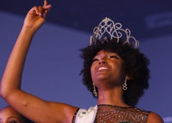 (VIDEO) La coronaban como Miss África 2018 y su cabello comienza arder en llamas