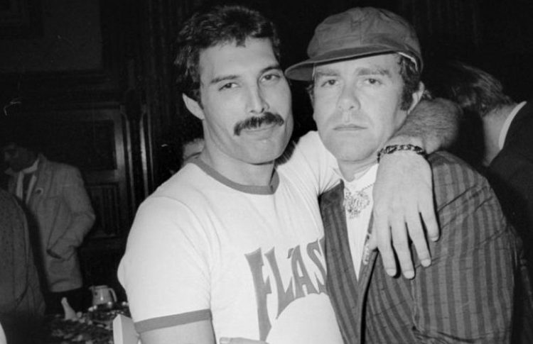 «Querida Sharon, pensé que esto te gustaría»: la curiosa despedida de Freddie Mercury a Elton John
