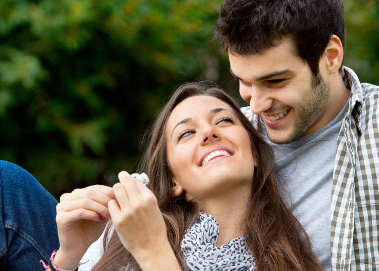 Descubren por qué las mujeres viven más que los hombres