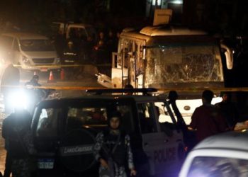 Explosión en un autobús turístico cerca de las pirámides de Egipto deja muertos y heridos