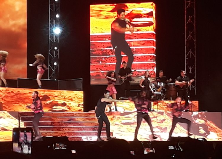 (FOTOS) Chayanne hizo cantar desde el alma a varias generaciones de salvadoreños