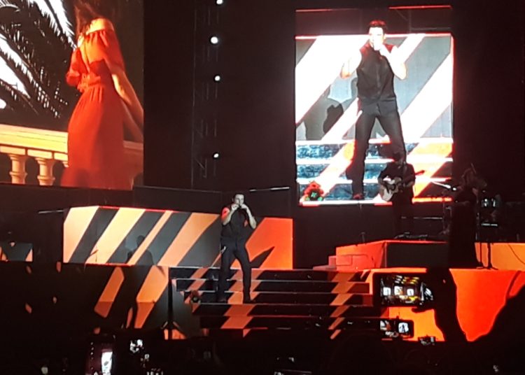 (FOTOS) Chayanne hizo cantar desde el alma a varias generaciones de salvadoreños