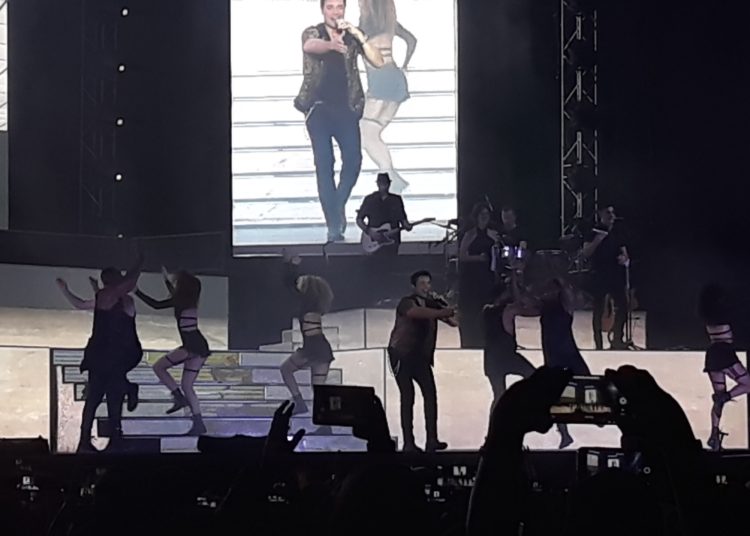 (FOTOS) Chayanne hizo cantar desde el alma a varias generaciones de salvadoreños