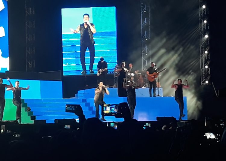 (FOTOS) Chayanne hizo cantar desde el alma a varias generaciones de salvadoreños
