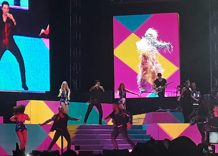 (FOTOS) Chayanne hizo cantar desde el alma a varias generaciones de salvadoreños