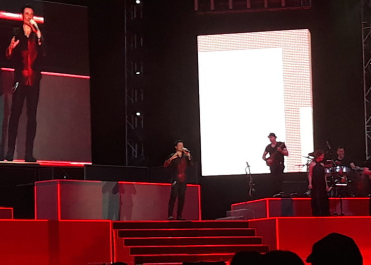 (FOTOS) Chayanne hizo cantar desde el alma a varias generaciones de salvadoreños