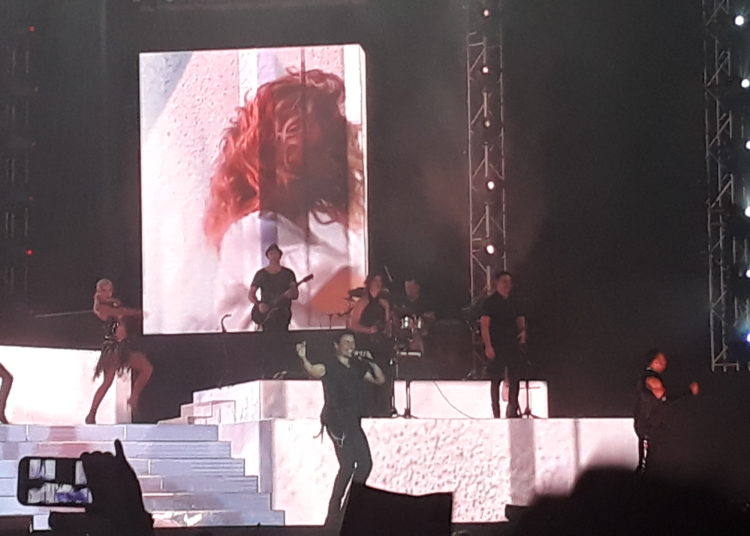 (FOTOS) Chayanne hizo cantar desde el alma a varias generaciones de salvadoreños