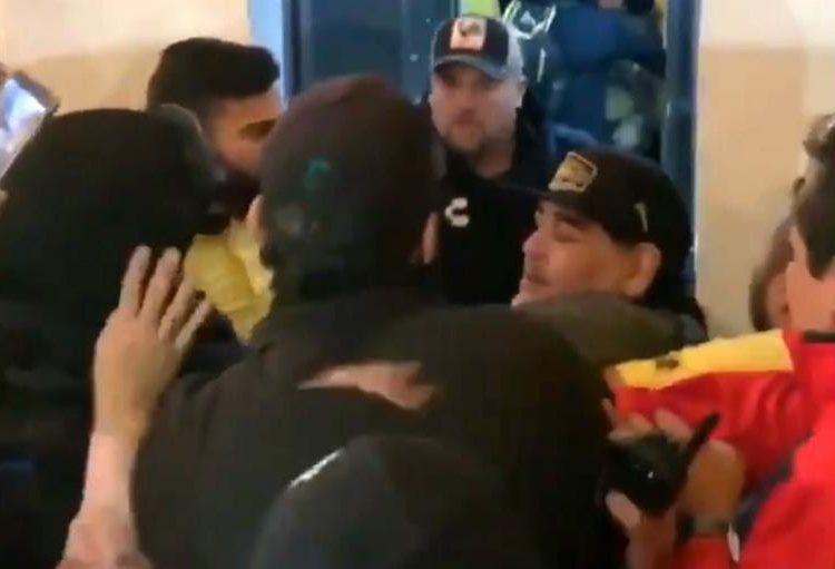 Insultos y agresiones: la reacción de Diego Maradona tras la derrota de Dorados en el fútbol mexicano