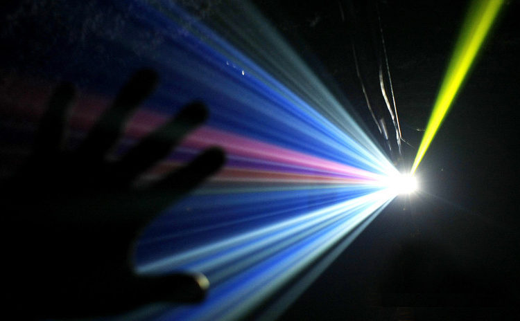 ¿Por qué vemos una luz blanca al final de un túnel en los estados cercanos a la muerte?