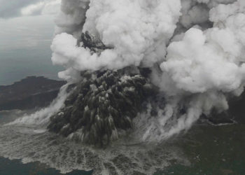 Desaparece parte del volcán Anak Krakatoa tras erupción