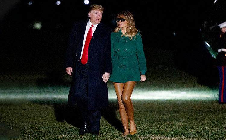 Melania vuelve de Irak… ¿sin pantalones?: El ‘estilo’ de la primera dama se hace viral