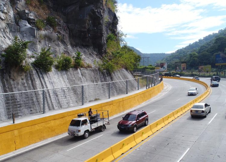Se normaliza tráfico en carretera a Los Chorros luego de concluir trabajos en la zona