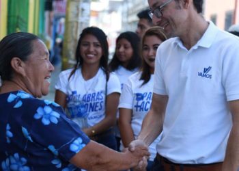 Candidato a la vicepresidencia por VAMOS trata de seducir votos de ahuachapanecos