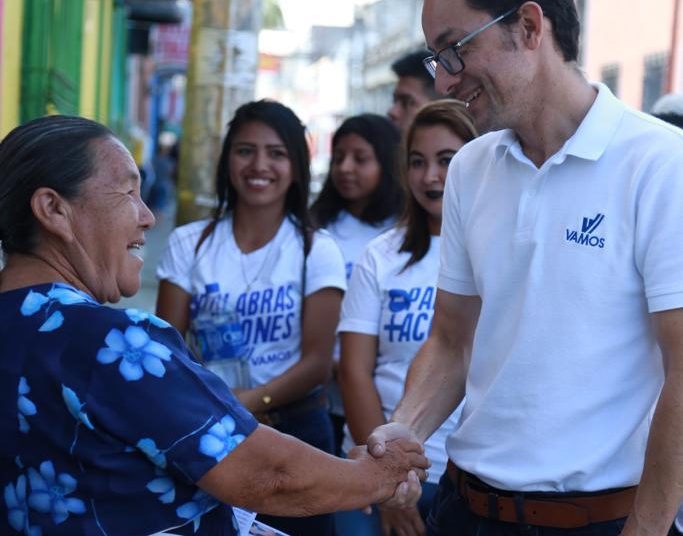 Candidato a la vicepresidencia por VAMOS trata de seducir votos de ahuachapanecos