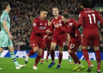 El Liverpool masacra al Arsenal y le saca 10 puntos de ventaja al City