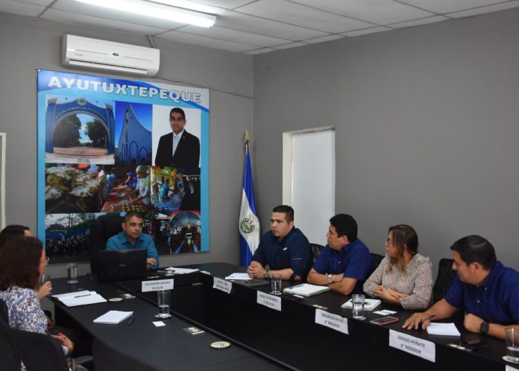 Excandidato a alcalde de Ayutuxtepeque por el FMLN denuncia agresión de concejales del partido ARENA