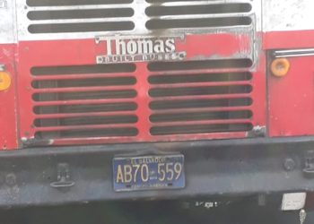 Motociclista muere al invadir carril e impactar con un autobús