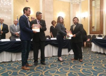 Fórmulas presidenciales de GANA y VAMOS, únicos en asistir a presentación del Plan El Salvador Educado