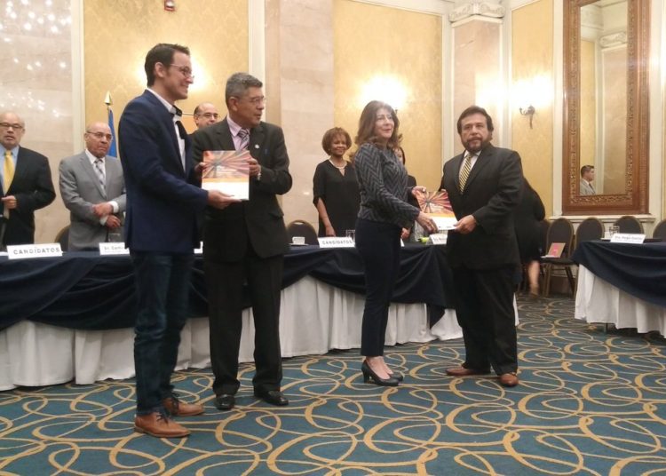 Fórmulas presidenciales de GANA y VAMOS, únicos en asistir a presentación del Plan El Salvador Educado
