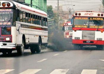 Diputados aprueban por un año más subsidio a buseros