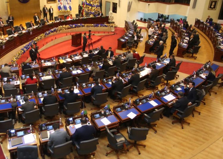 Sala de Constitucional pide que diputados suplentes sean electos para validar leyes