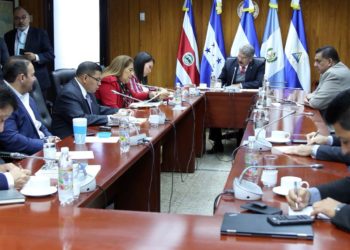 Acuerdan reducir a cinco la lista de candidatos para fiscal general