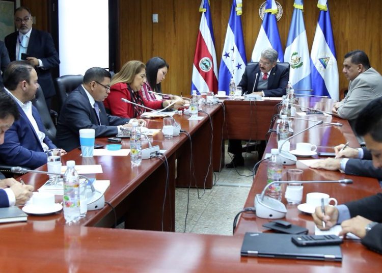 Acuerdan reducir a cinco la lista de candidatos para fiscal general