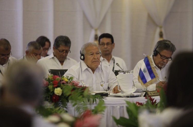 Presidente Cerén pide a jefes de estado trabajar por el desarrollo de la región