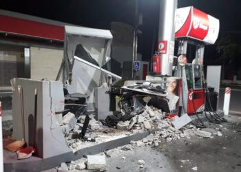 [VÍDEO] Momento exacto cuando borracho choca contra gasolinera en Lourdes