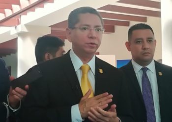 FGR busca a culpables de falsificar firma de Norman Quijano para estafar a una empresa