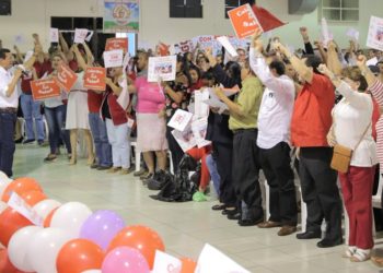 Sector salud endosa apoyo a Hugo Martínez y Karina Sosa