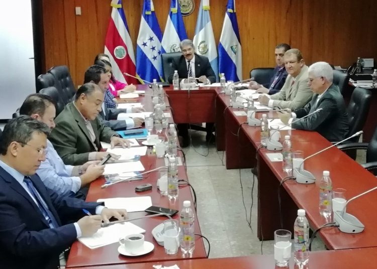 25 diputados piden revocar demanda para no pagar multa por elección tardía de magistrados de CSJ