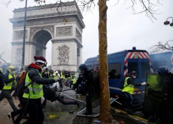 París se convierte en un ‘campo de batalla’ en las protestas de los ‘chalecos amarillos’