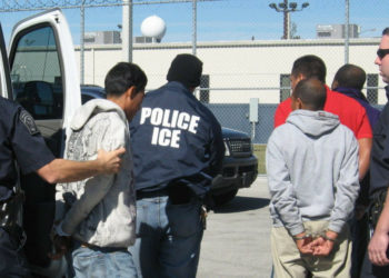 Juicios criminales relacionados con migración alcanzan su máximo histórico en EE.UU.