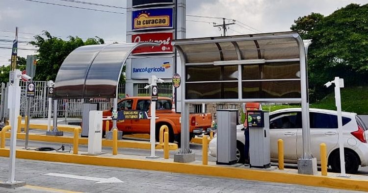 Piden que no se cobre parqueo en centros comerciales y hoteles ¿Estaría usted de acuerdo?