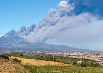 Italia en alerta por la erupción del volcán Etna