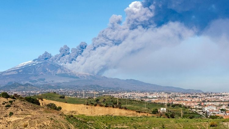 Italia en alerta por la erupción del volcán Etna