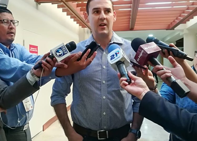 Muyshondt: “Bukele no merece ni ser candidato a la presidencia”