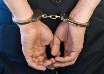 Seis capturados por corrupción en aduanas