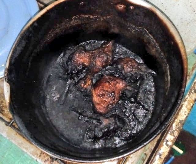 Bomberos acuden a emergencia por quema de alimentos