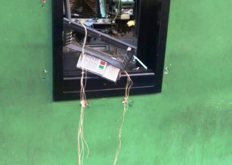 Delincuentes intentan robar dinero de cajero automático en San Miguel