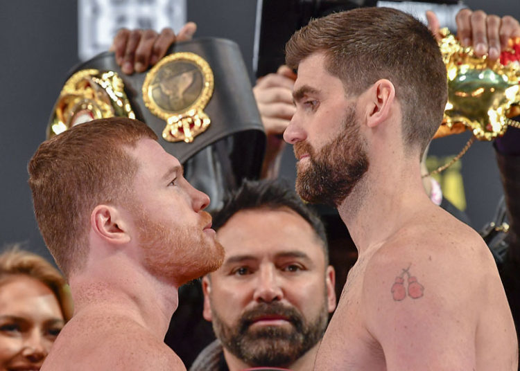 Saúl «Canelo» Álvarez y Rocky Fielding, sin problema para superar la prueba de pesaje