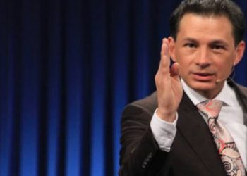 Pastor Cash Luna y su iglesia anuncian demanda contra Univisión