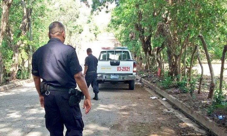 Sujetos irrumpen en fiesta rosa para sacar y matar a un hombre en Chirilagua