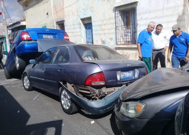 Quíntuple choque deja varios lesionados en Santa Ana