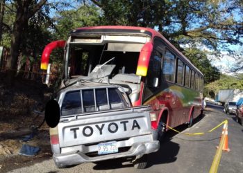 Mueren dos personas en accidente de tránsito en Jocoro
