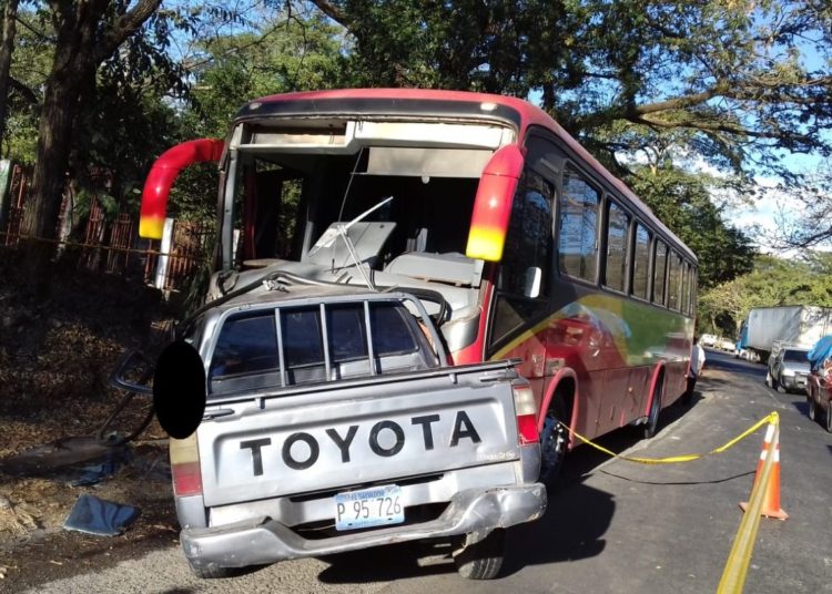 Mueren dos personas en accidente de tránsito en Jocoro