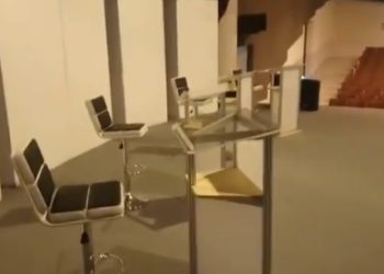 UES avanza en preparativos para el debate: no retirará el podio que iba a ocupar Bukele