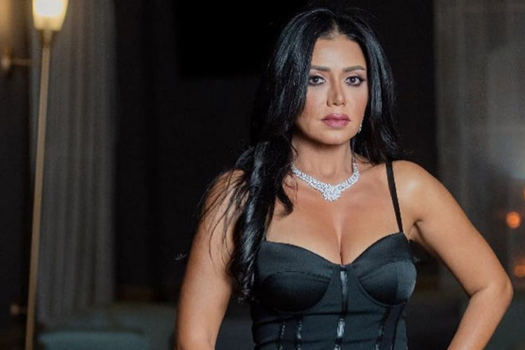 Actriz egipcia podría estar cinco años en la cárcel por lucir un vestido con transparencias